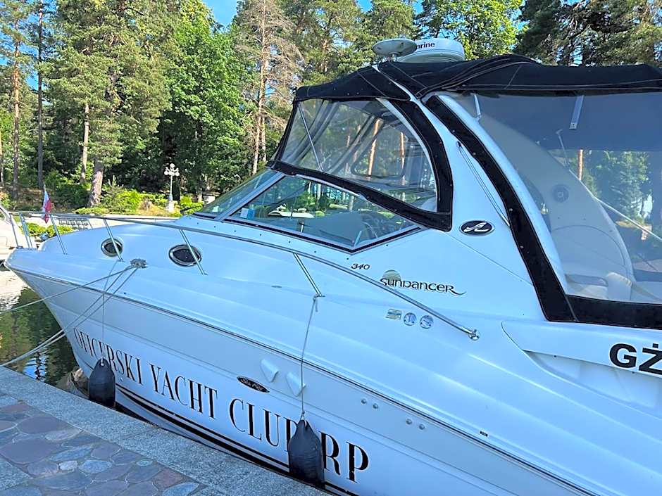 Oficerski Yacht Club