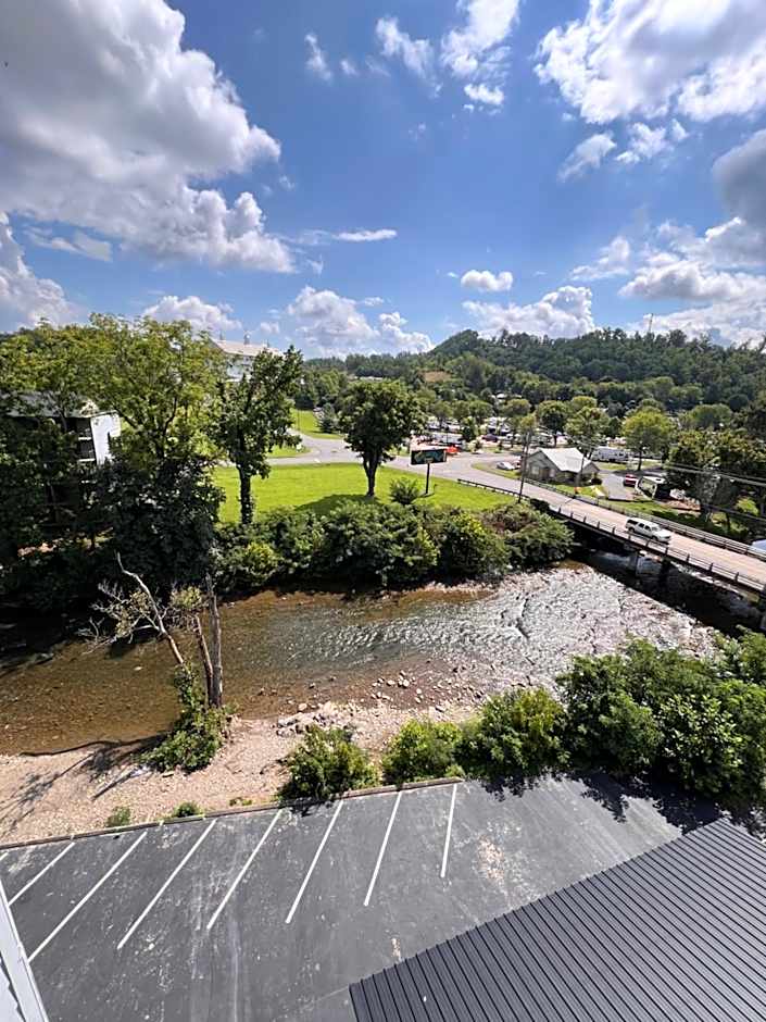 Country Inn & Suites by Radisson, Pigeon Forge South, TN