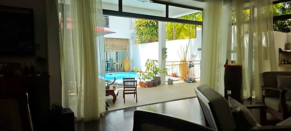 Villa Alizée Boutique Hotel - Idéal Couples & Pros - Rooftop - Parking privé