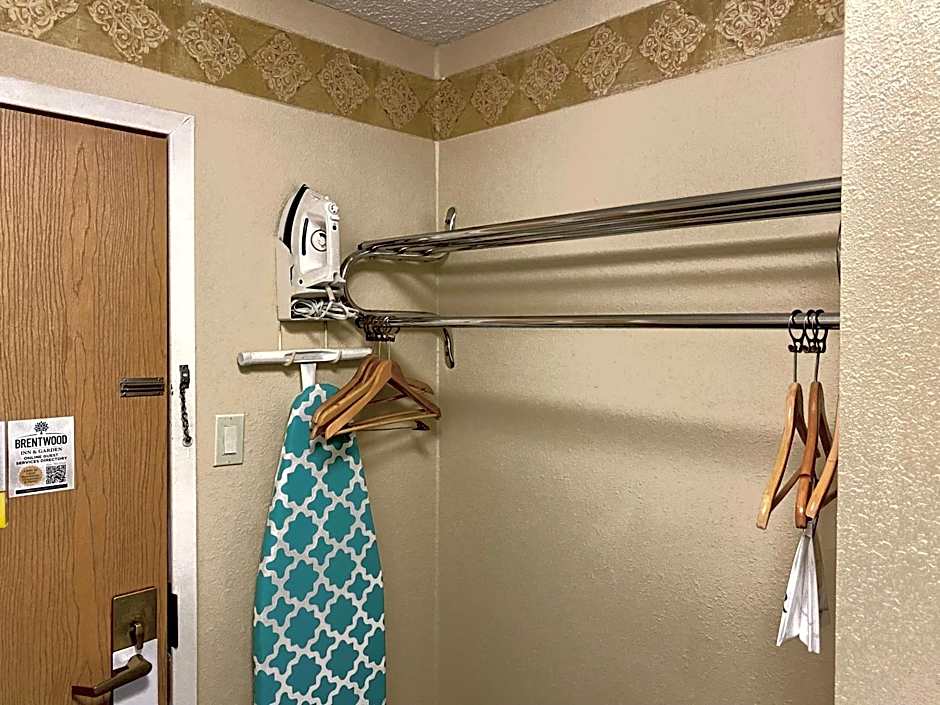 Brentwood Inn & Garden