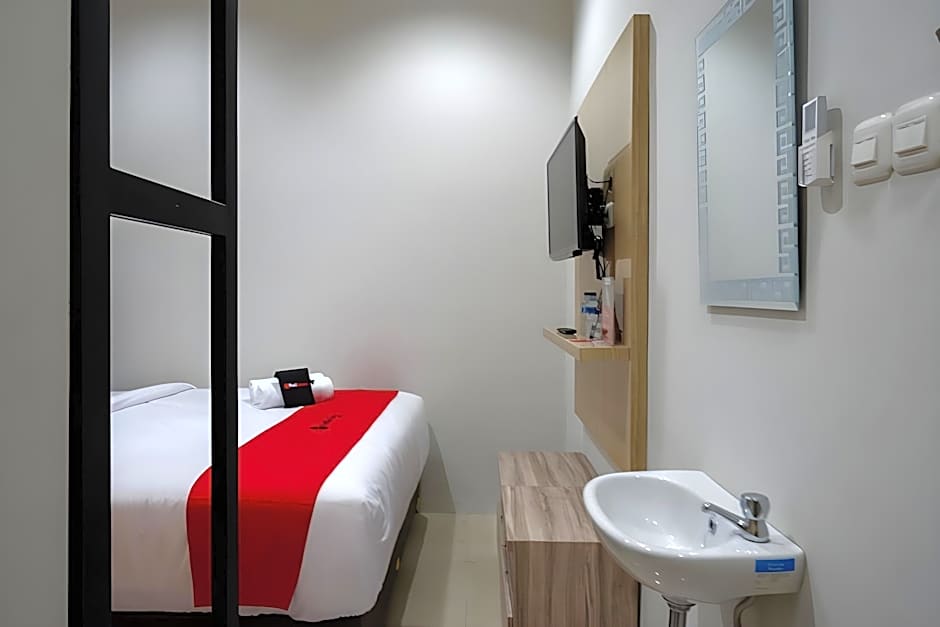 RedDoorz @ Jalan Kartini Semarang