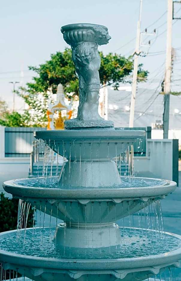 The charlotte smart hotel lopburi