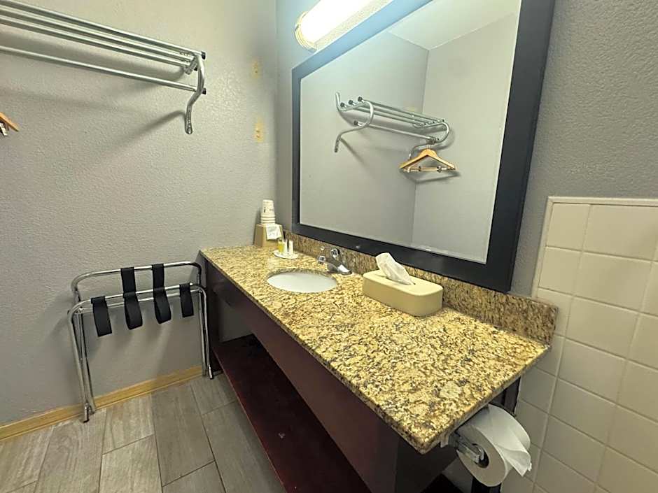 Super 8 by Wyndham Laurel