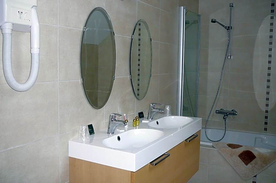 Le Bernister parking privé