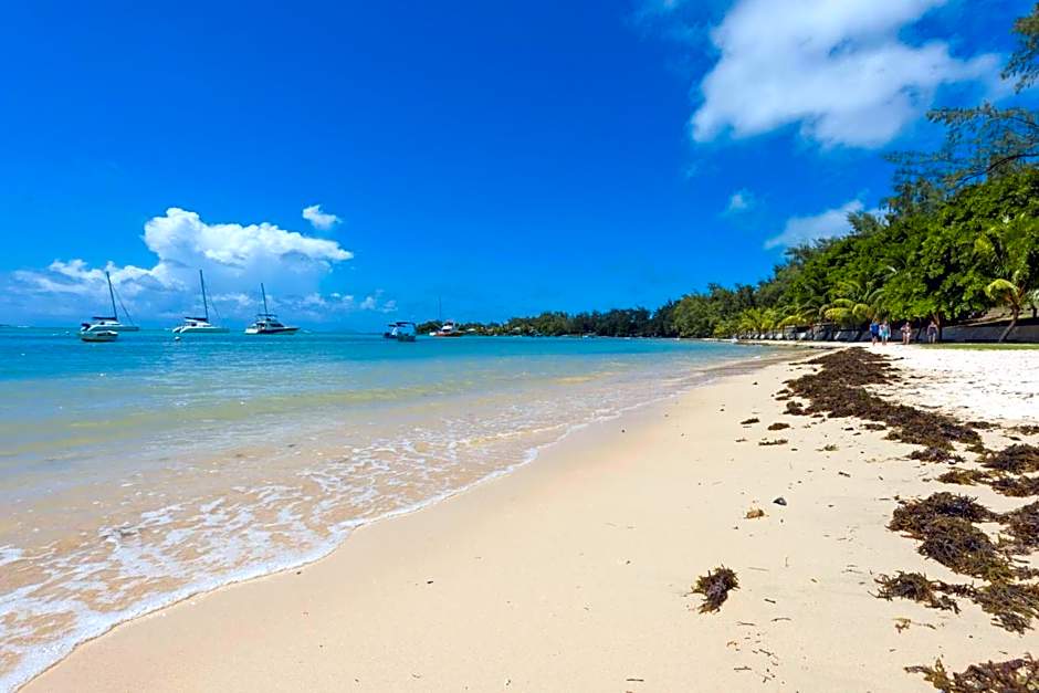 Cosy private bungalow pool 5 mins to beach