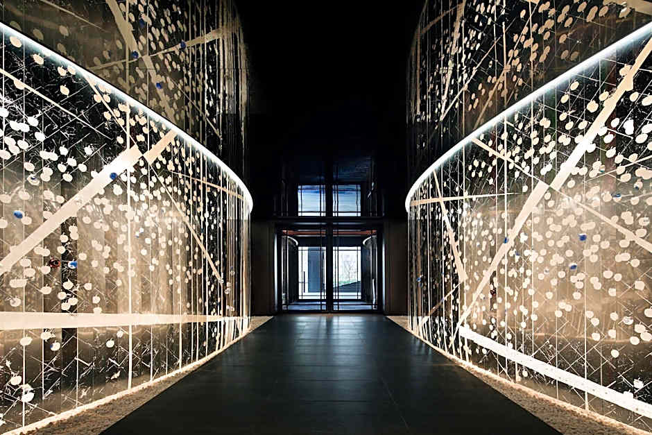 Mesm Tokyo Autograph Collection