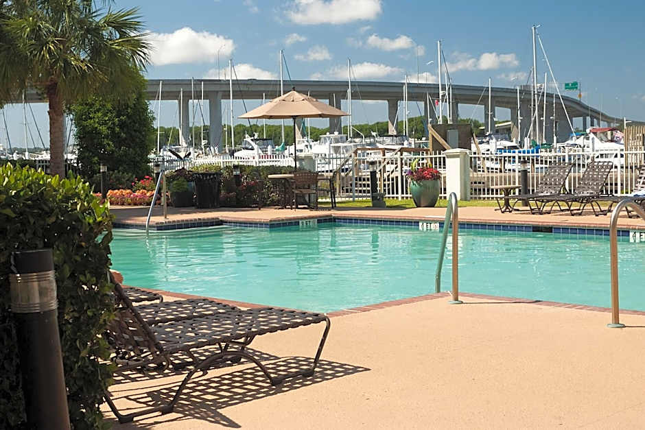 Courtyard by Marriott Charleston Waterfront