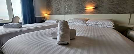 Family Room with Sea View