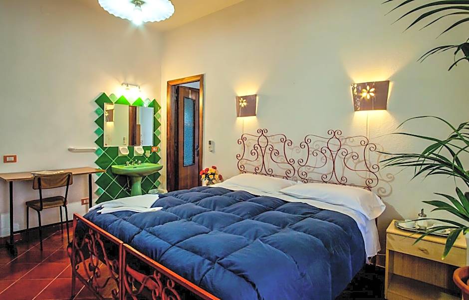 Hotel Villarosa con Vespa Rent