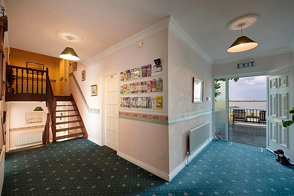 The Waterfront House Country Home