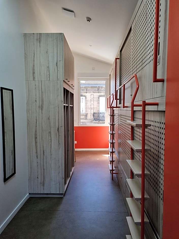 Bloom Hostel Bar & Garden