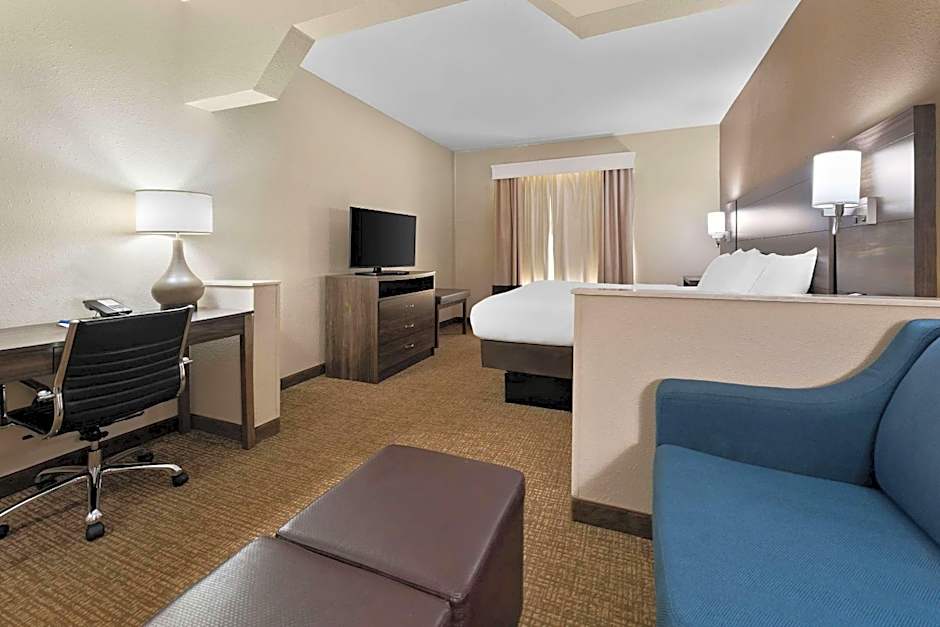 Comfort Suites near Robins Air Force Base
