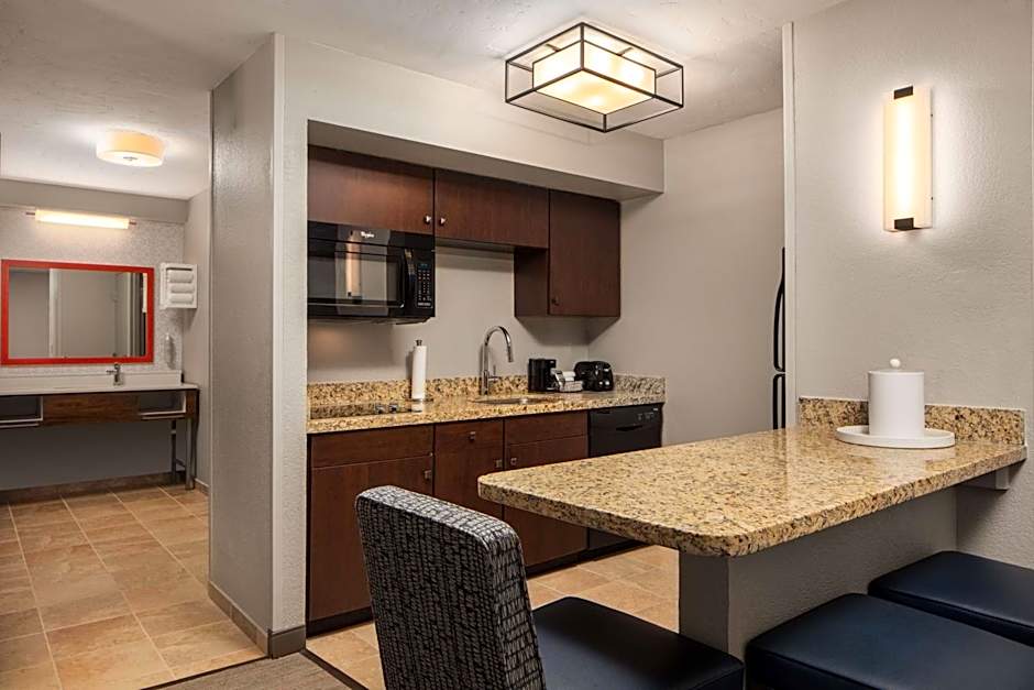 Hampton Inn By Hilton And Suites El Paso-Airport