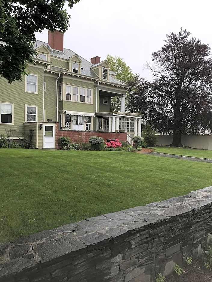 Edgewood Manor