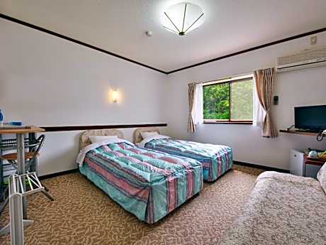 Deluxe Twin Room with Sofa Bed - Non-Smoking