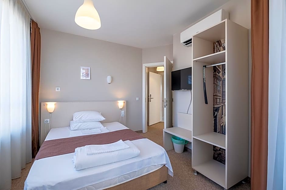 Blue Label Apart House