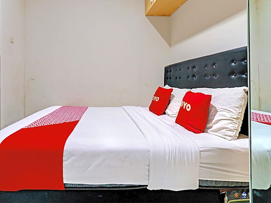 OYO 92768 Flagship Exclusive Colombus Near Stasiun Karawang