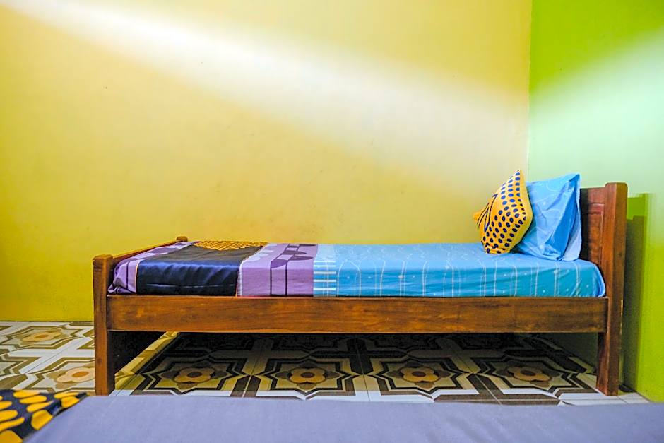 OYO 1773 Ilyasa Family