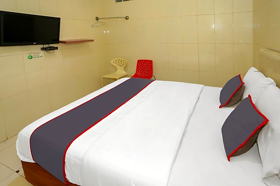 SUPER OYO Capital O 92676 Hotel Sion Holiday