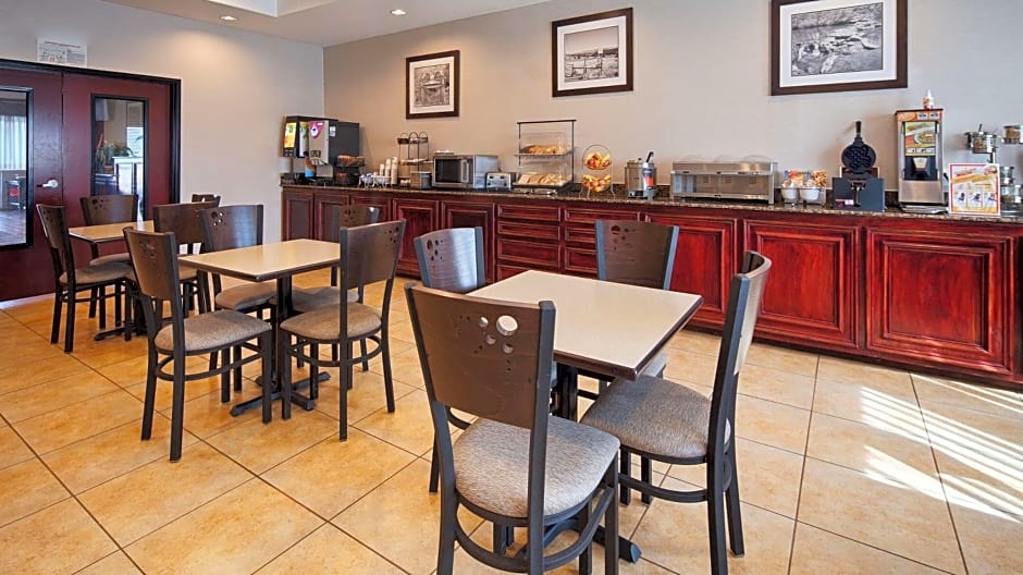 Best Western Lockhart Hotel & Suites