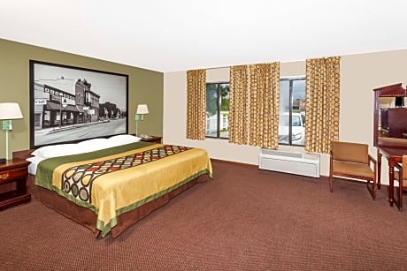 1 King Bed Smoking