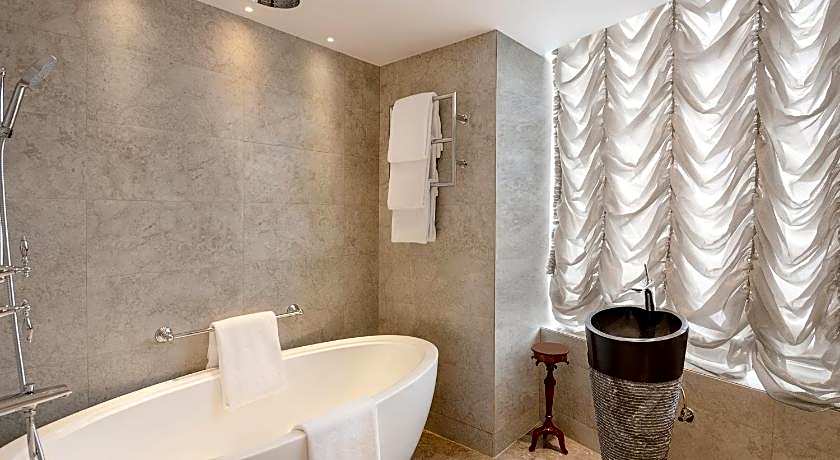 Radisson Blu MBD Hotel Noida