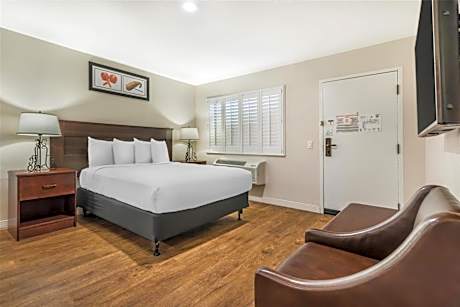 Queen Suite with Two Queen Beds and Sofa Bed - Non-Smoking