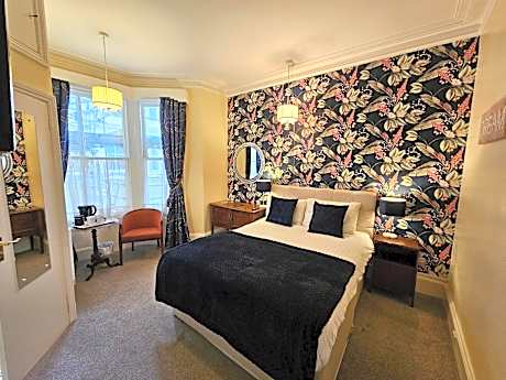 Rivelyn Hotel Bar & Restaurant