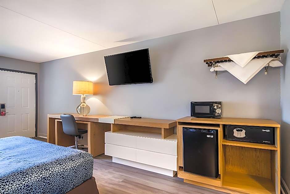 Suburban Studios Brunswick I-95