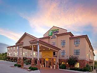 Holiday Inn Express & Suites Kerrville By IHG