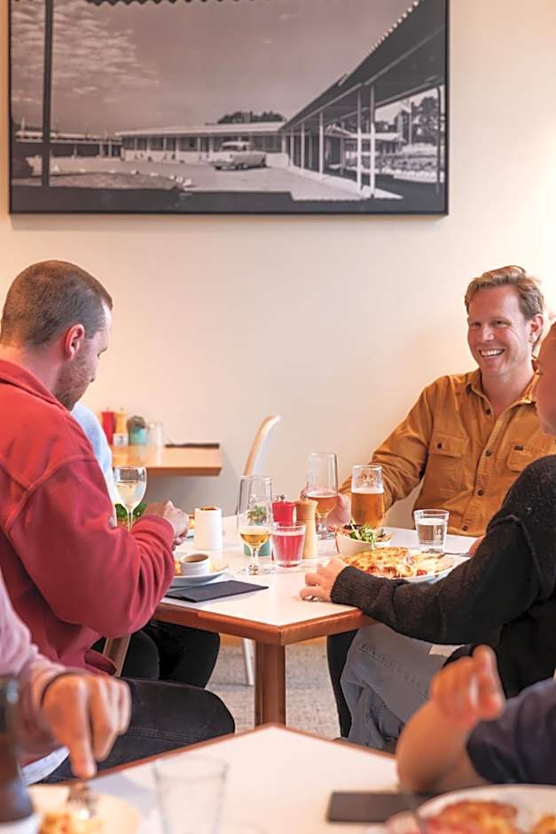 Riverfront Motel & Villas