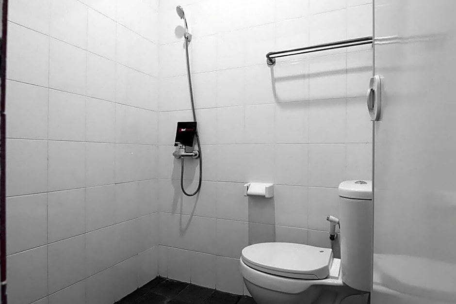 RedDoorz near ITC Mangga Dua