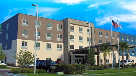 Holiday Inn Express & Suites - Jacksonville W - I295 and I10, an IHG Hotel