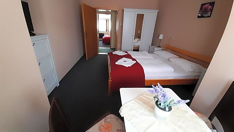 Jázmin panzió bőséges reggelivel közös konyhával a centrumban