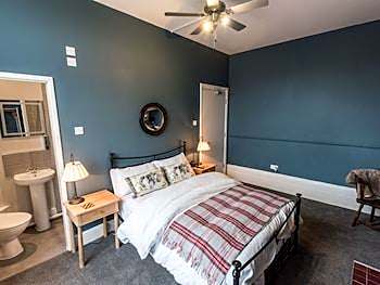 Summerfield Pub & Boutique Rooms