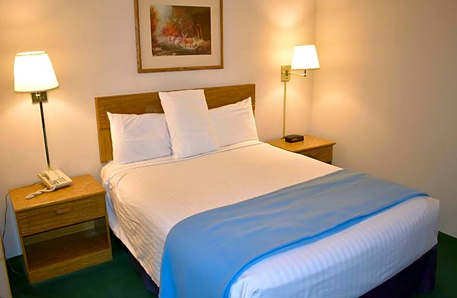 Americas Best Value Inn-Tahquamenon Country