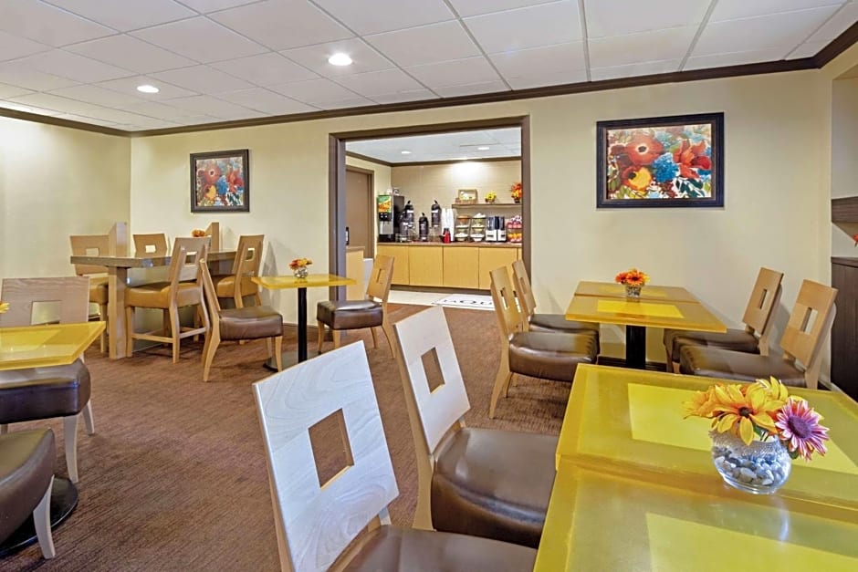 La Quinta Inn & Suites by Wyndham Miami Cutler Bay