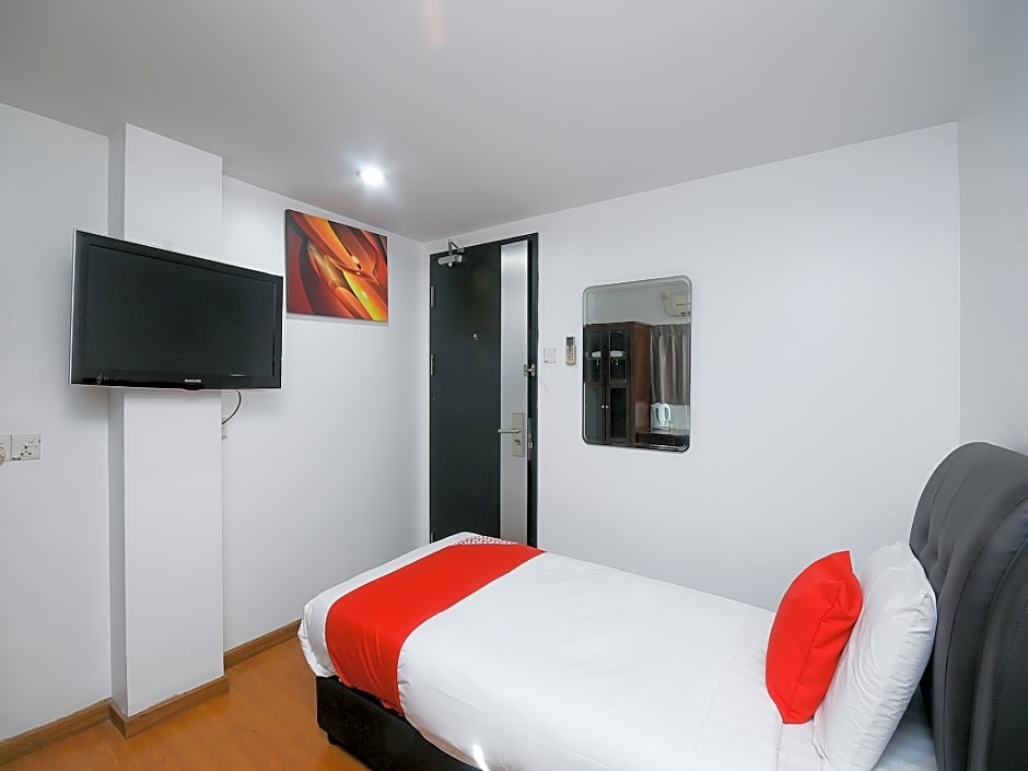 Super OYO 976 Dragon Inn