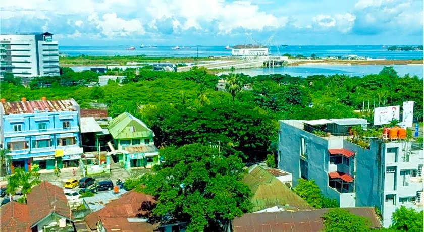 Travellers Hotel Phinisi