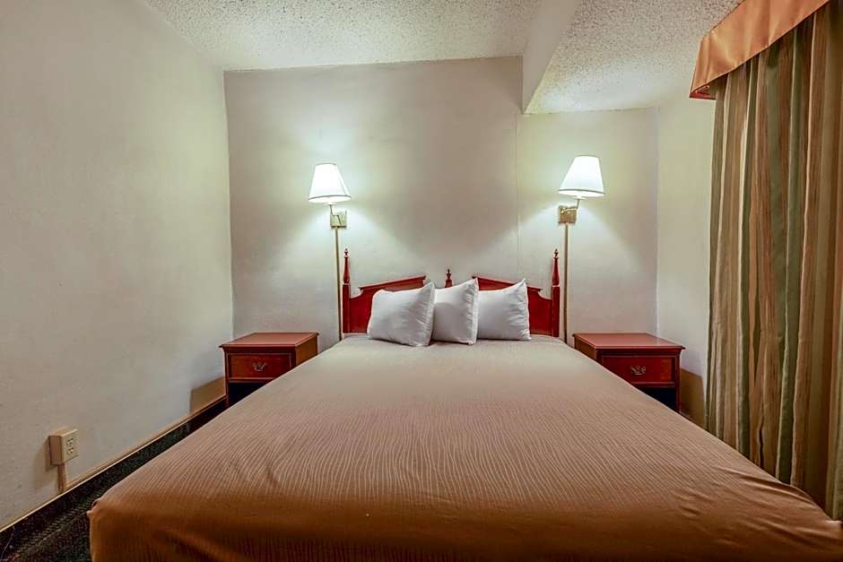 Royal Holiday Motel By Belvilla Gallup I-40