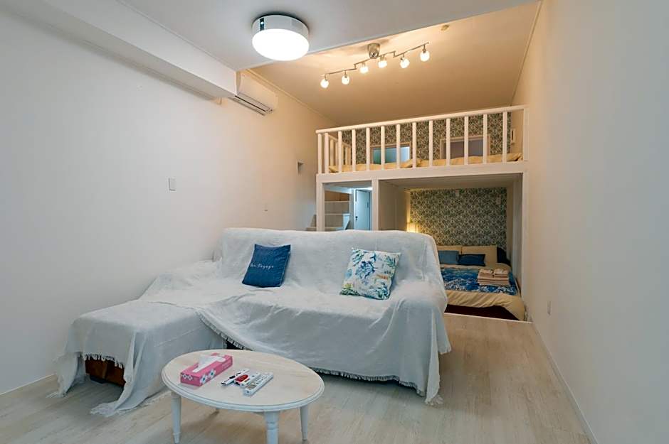 Maximum of 18 people can be rented in one building 3 minutes walk to Tomari Port 10 minutes drive to the airport No parking lot 30 seconds walk from paid parking lot warayunso port city May