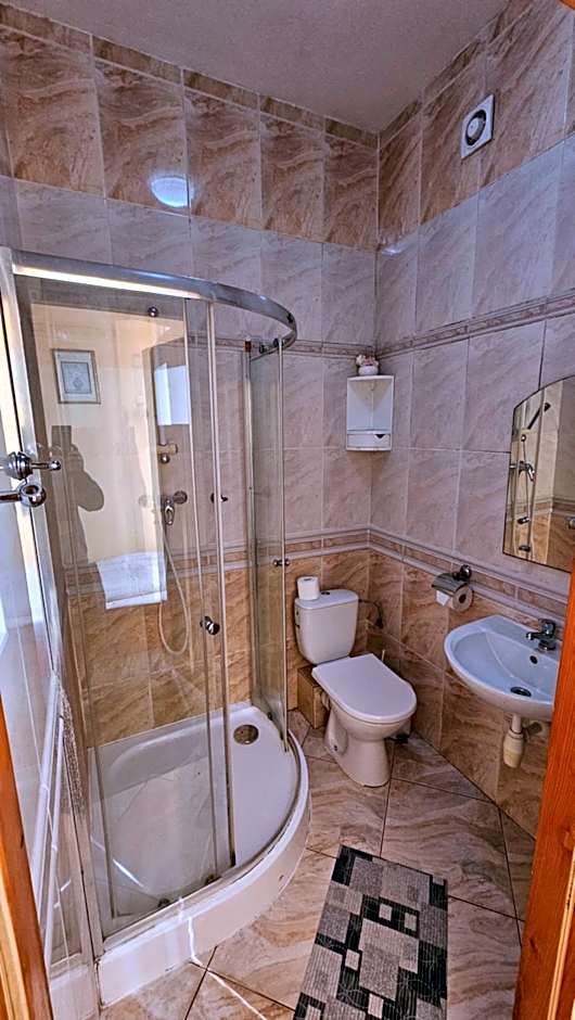 Hotel Daisy Budget