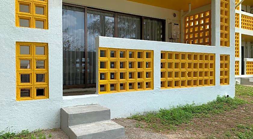 Hotel & Restaurant On the Beach Lue