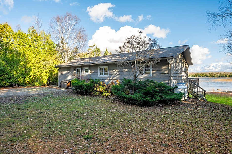 Serene Lakefront Retreat Explore & Unwind