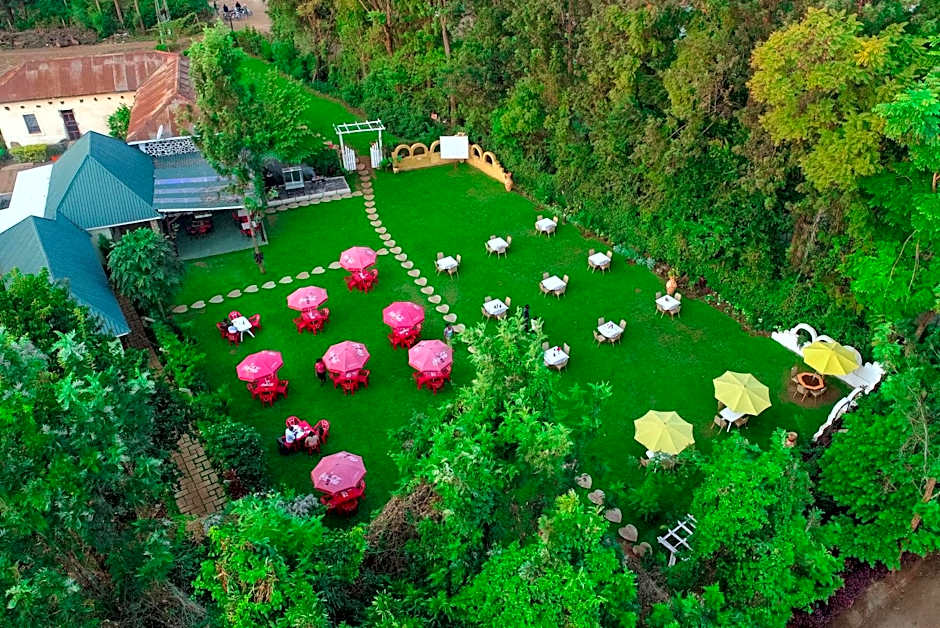 Shose Farmhouse Chalets & Campsite