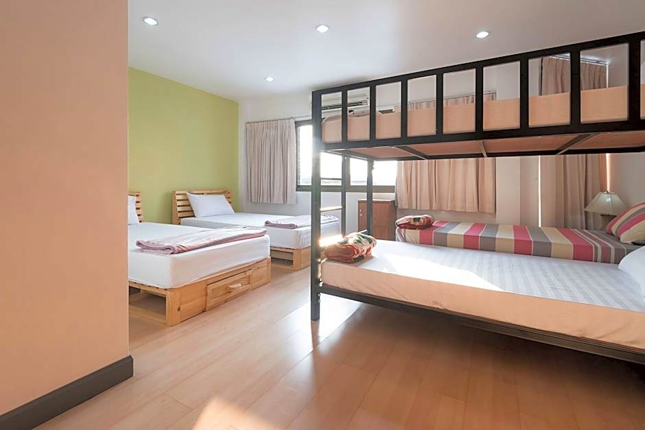 BaanSu Hostel