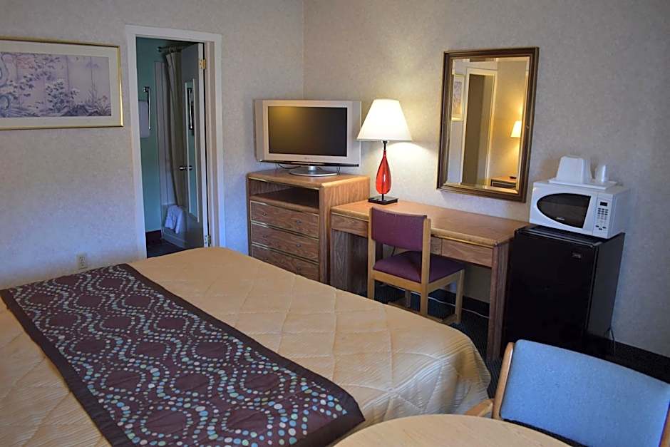 POCONO NIGHT LODGE