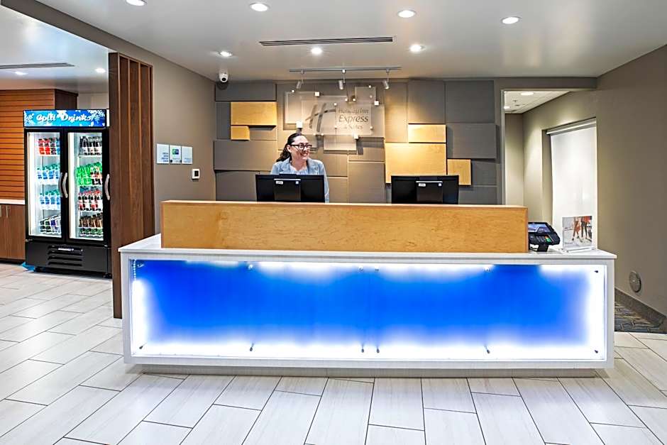 Holiday Inn Express & Suites Tulsa South - Woodland Hills By IHG