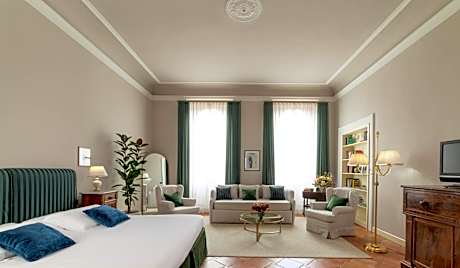 Deluxe Two-Bedroom Apartment