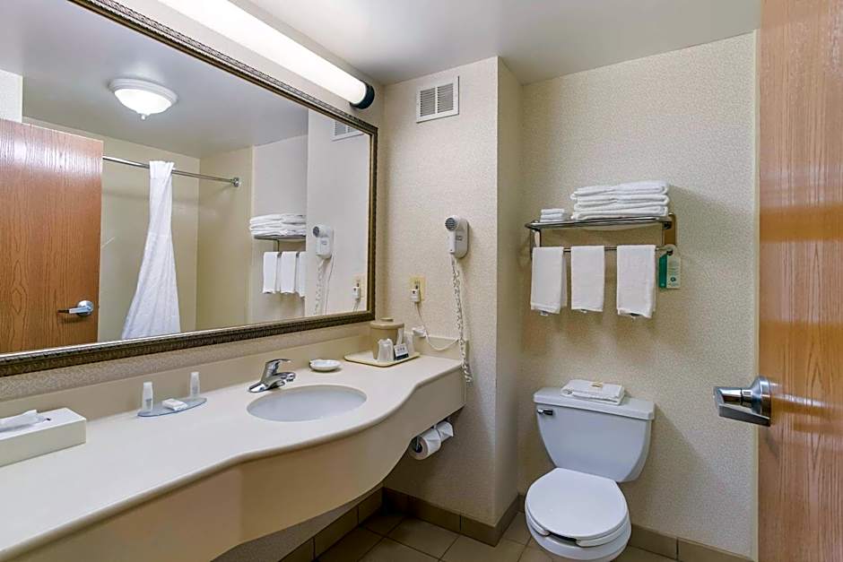 Quality Inn & Suites Bel Air I-95 Exit 77A
